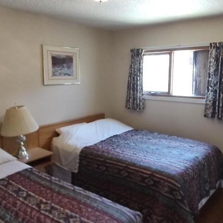 Lac Le Jeune Nature Resort Logan Lake Экстерьер фото