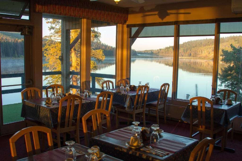 Lac Le Jeune Nature Resort Logan Lake Экстерьер фото