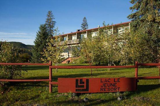 Lac Le Jeune Nature Resort Logan Lake Экстерьер фото