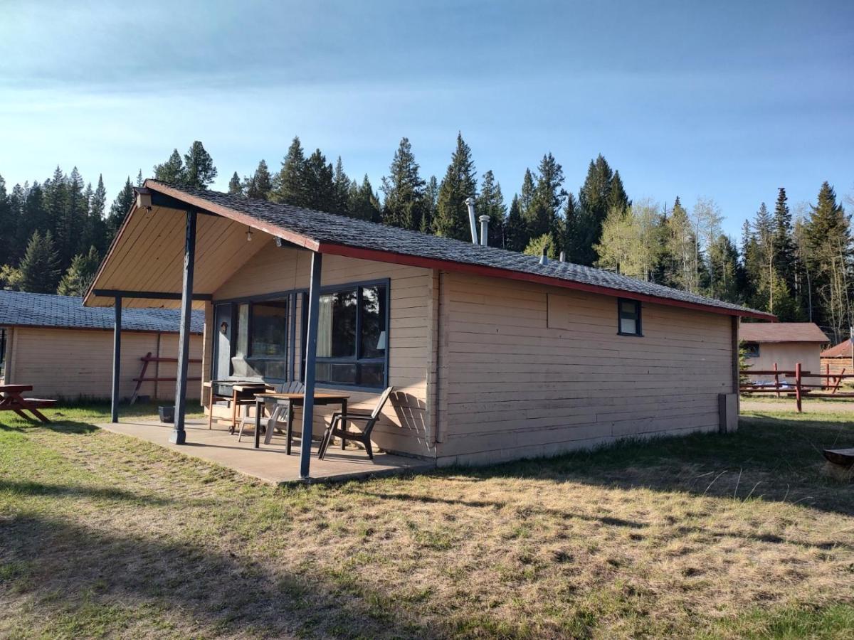 Lac Le Jeune Nature Resort Logan Lake Экстерьер фото