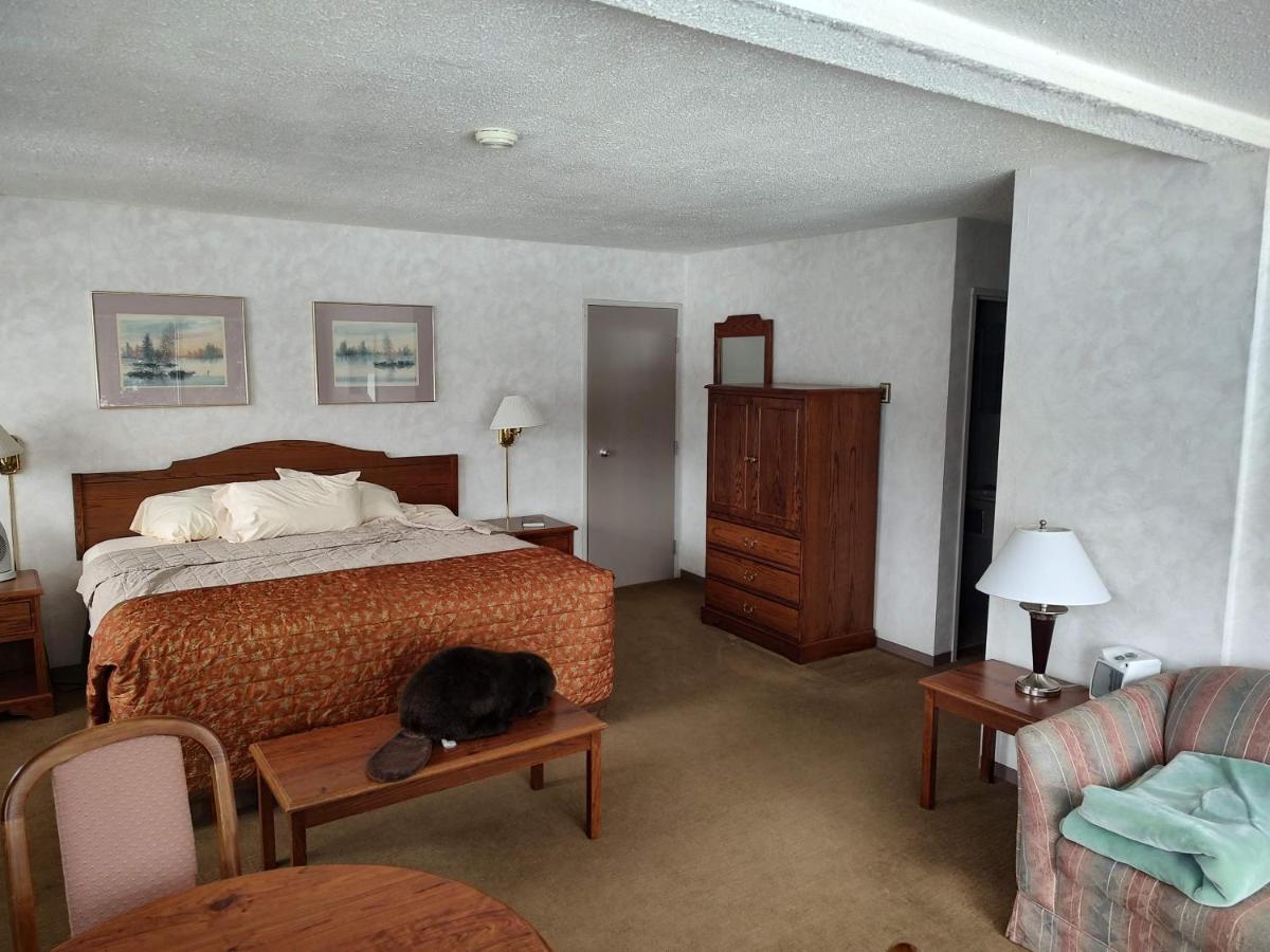 Lac Le Jeune Nature Resort Logan Lake Экстерьер фото