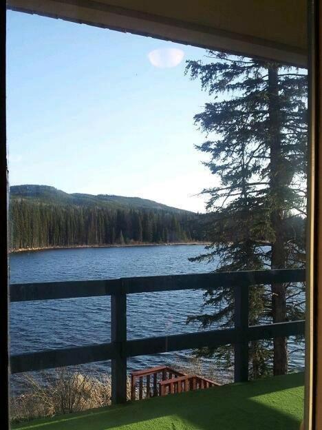 Lac Le Jeune Nature Resort Logan Lake Экстерьер фото