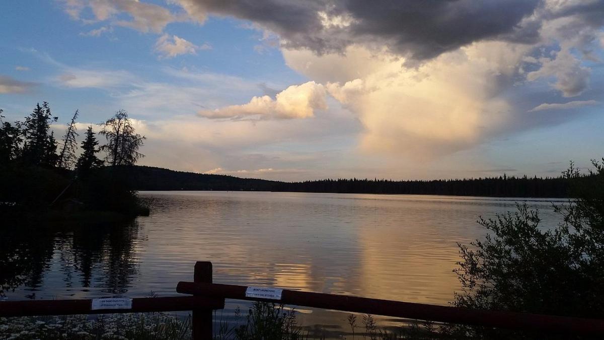 Lac Le Jeune Nature Resort Logan Lake Экстерьер фото