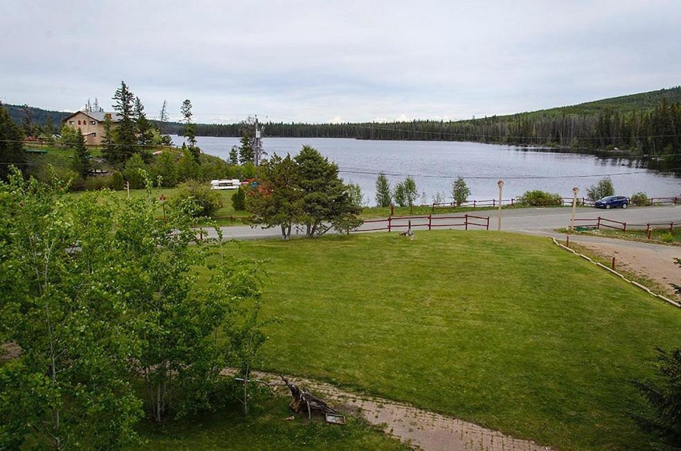 Lac Le Jeune Nature Resort Logan Lake Экстерьер фото