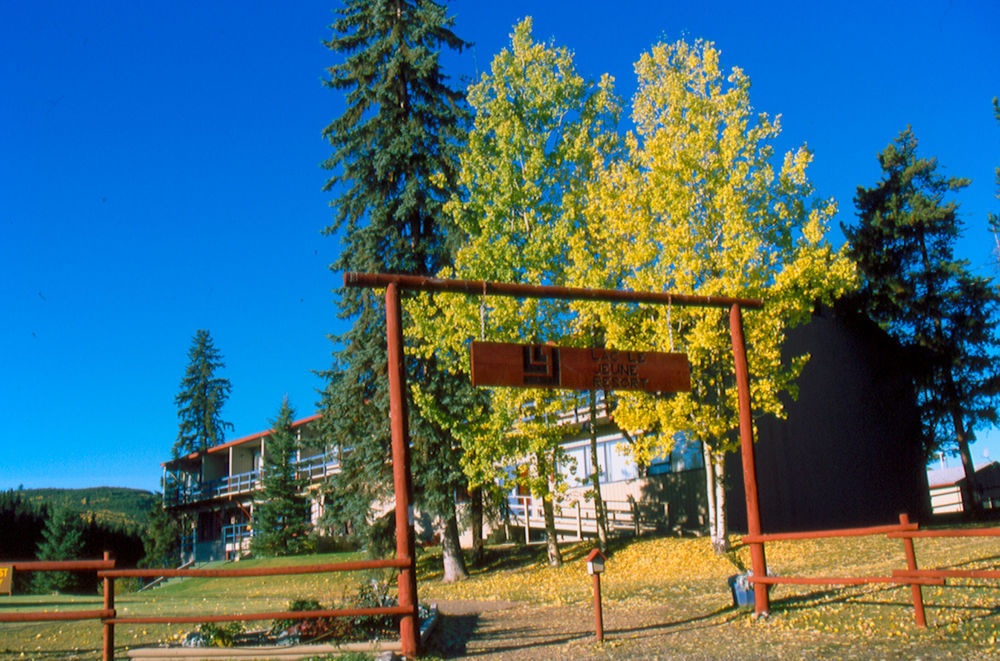 Lac Le Jeune Nature Resort Logan Lake Экстерьер фото